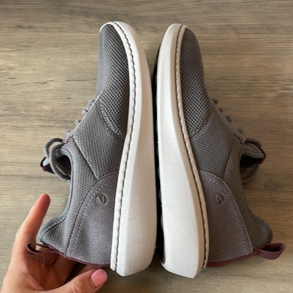 Clark’s, men’s/youth 7, women’s 8.5-9, step urban low gray tennis shoe - Picture 7 of 9